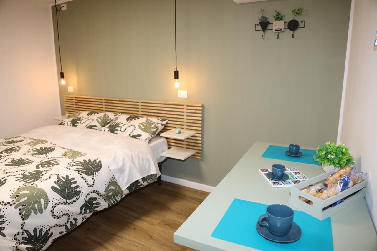 Casa Viscardi Apartment เนเปิลส์ ภายนอก รูปภาพ